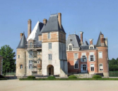 Labussière : tour d'entrée du château