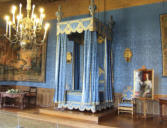 Sully sur Loire : château, le lit de la chambre du roi