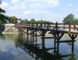 Sully sur loire :passerelle d'accès en bois du château