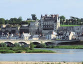 Amboise : extérieurs du château, vue sur la ville