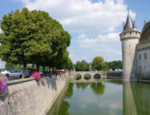 Sully sur Loire : les douves en eaux du château