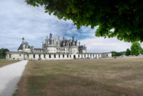 Chambord : le château, vue depuis les dépendances