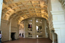 Chambord : le château, superbe plafond sculpté