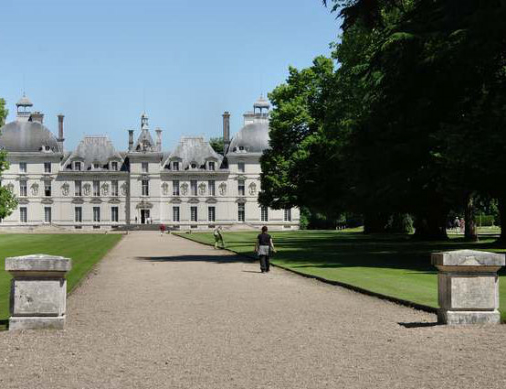 Cheverny : le château; l'entrée, façade sud