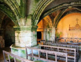 Château Valmer : grotte troglodytique, les arches et bancs