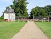 Chanteloup : la Pagode, grille et maison du concierge