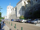 Amboise : vue 3 du château depuis une rue de la ville