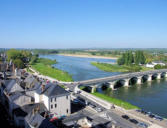 Amboise : pont d'accès à la ville au dessus de la Loire