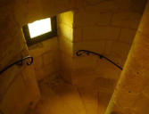 Chinon : le château, escalier dans une tour