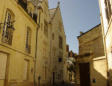 Chinon : la ville, passage étroit entre maisons