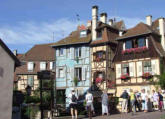 Colmar-maisons de couleurs fleuries