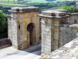 Langres : porte de l'hôtel de ville vue 2