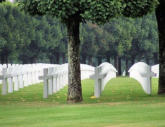 Romagne sous Montfaucon : le cimetière américain-alignement des croix