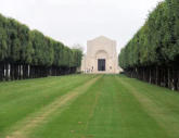 Romagne sous Montfaucon : le cimetière américain-esplanade de la chapelle