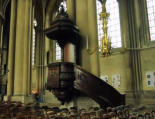 Reims : la cathédrale-la chaire avec son escalier d'accés