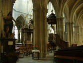 Chaumont : église Saint Jean Baptiste-chaire et nef vue depuis le bas côté