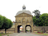 Langres :entrée de la ville-porte des Moulins ed de l'octroi