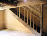 Domremy la pucelle-escalier bois d'accès à l'étage