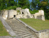 Vaucouleur : escalier et ruines du château de Vaucouleurs