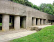 Douaumont : la tranchée des baïonnettes-vue rapprochée du mémorial