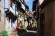 Eguisheim-rue pavée-maisons colorées 11