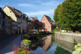 Colmar-la petite Venise-canal-maisons à pans de bois-restaurant