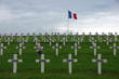 Sigolsheim-Cimetière militaire 1944-1945-tombes-drapeau flottant au vent