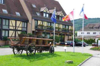 Riquewhir-charrette à l'entrée du village