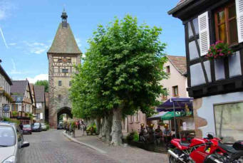 Bergheim-la Porte Haute et la rue principale