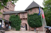Château du Haut Koenigsbourg-remparts et tour de l'entrée