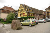 Andlau-statue de l'ours devant le relais de poste