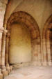 Andlau : abbatiale Sainte-Richarde--détails de la partie latérale gauche du portail 
