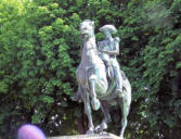 Statue equestre dans le parc du château