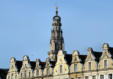 Arras : batiments de la grand' place et beffroi en arrière plan