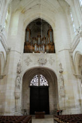 Saint Riquier : église abbatiale, l'orgue au dessus de l'entrée