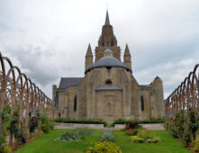 Calais : église Notre Dame et le jardin Tudor