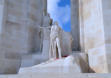 Monument Vimy : statue 3 en bas des colonnes