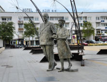 Calais : statue de Yvonne et Charles De Gaulle