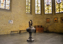 Bergues : les fonts baptismaux de l'église Saint Martin