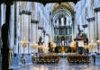 Saint Omer : cathédrale Notre Dame, nef, chaises, choeur en arrière plan