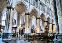 Saint Omer : cathédrale Notre Dame, nef avec vue sur bas côté gauche