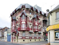 Maison particulière rouge 22