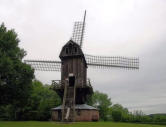 Accès à la partie haute du moulin à vent 