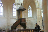 Saint Riquier : église abbatiale, la chaire vue depuis le bas côté