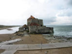 Fort et chemin pavé