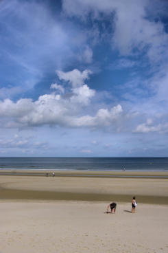 Malo les bains : plage et ramasseurs de coquillages