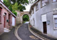 Cassel : porte médiévale et montée du mont Cassel