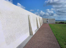 Monument Vimy : Sur ce mur la liste avec noms des morts