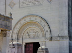 Notre Dame de Lorette : portail de la chapelle