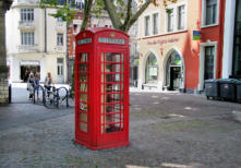 Arras : Cabine Téléphonique recyclée en bouquinerie